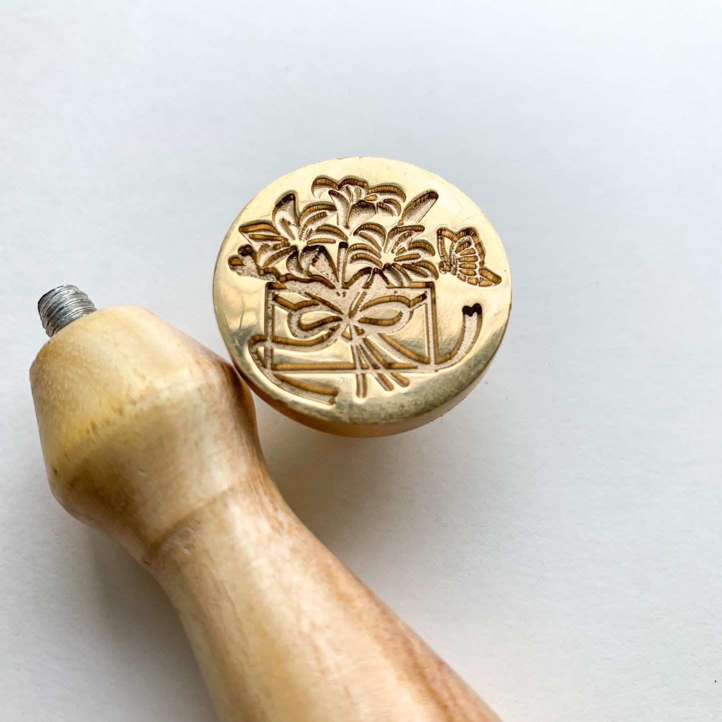 AW82 - 18B - Premium 3D Seal Wax Stamp with Wooden Handle | 30mm Diameter